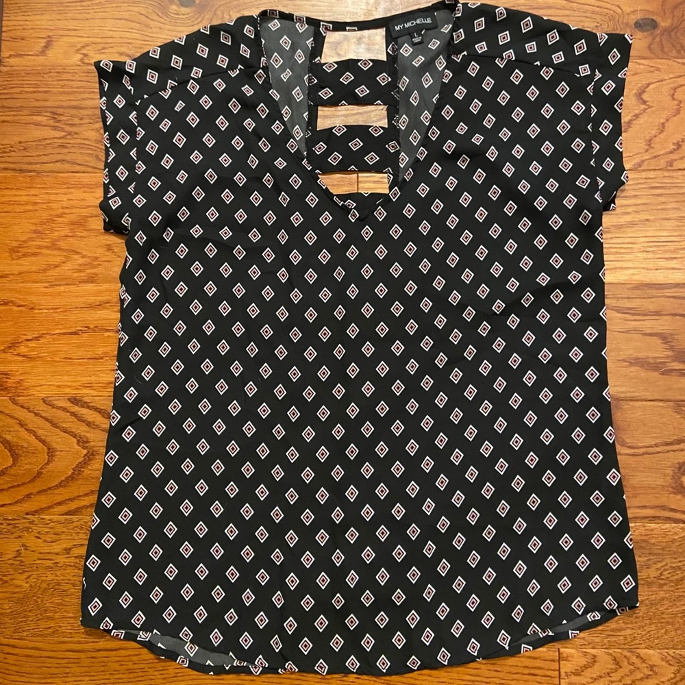 Diamond Patterned Ladder-back Blouse - Picture 2 of 6